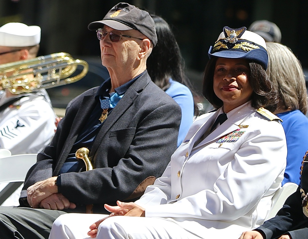 Medal of Honor Recipient, Glass Ceiling Shattering Coast Guard Admiral, and U.S. Senator Honor Fallen at Chicago Memorial Day Wreath-laying Ceremony