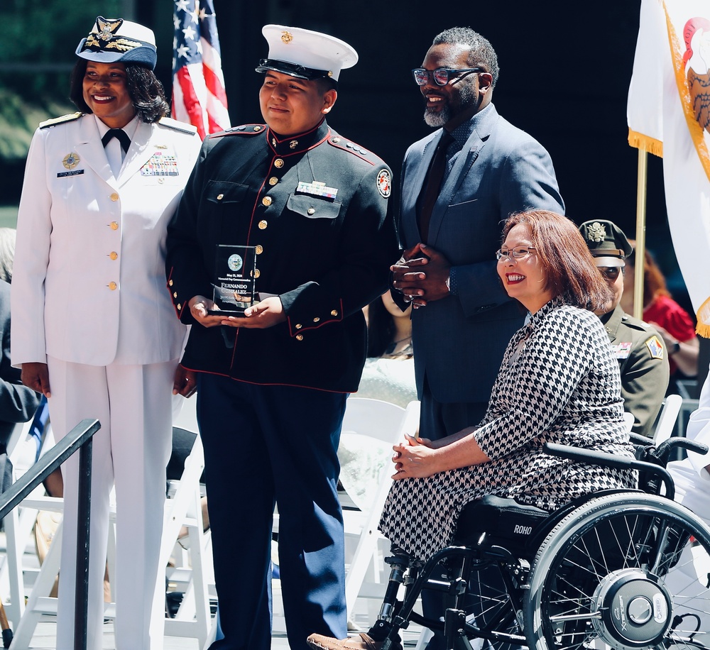 Medal of Honor Recipient, Glass Ceiling Shattering Coast Guard Admiral, and U.S. Senator Honor Fallen at Chicago Memorial Day Wreath-laying Ceremony