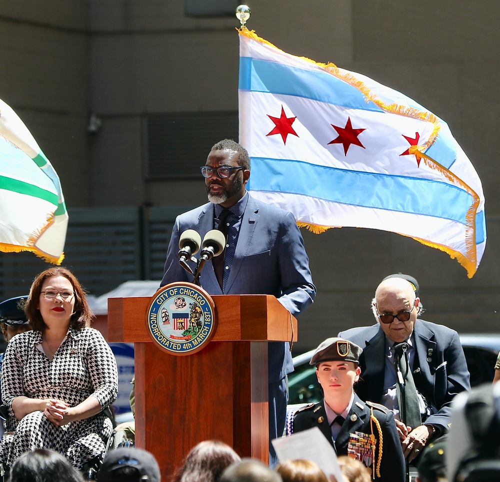 Medal of Honor Recipient, Glass Ceiling Shattering Coast Guard Admiral, and U.S. Senator Honor Fallen at Chicago Memorial Day Wreath-laying Ceremony