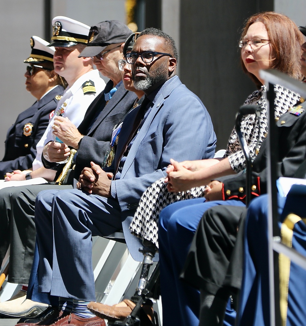 Medal of Honor Recipient, Glass Ceiling Shattering Coast Guard Admiral, and U.S. Senator Honor Fallen at Chicago Memorial Day Wreath-laying Ceremony