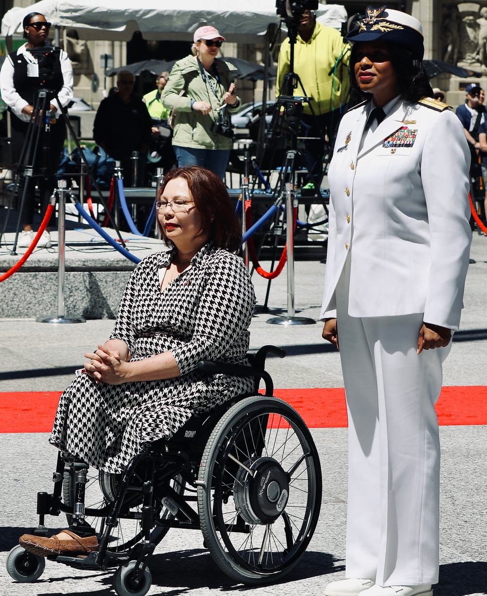 Medal of Honor Recipient, Glass Ceiling Shattering Coast Guard Admiral, and U.S. Senator Honor Fallen at Chicago Memorial Day Wreath-laying Ceremony