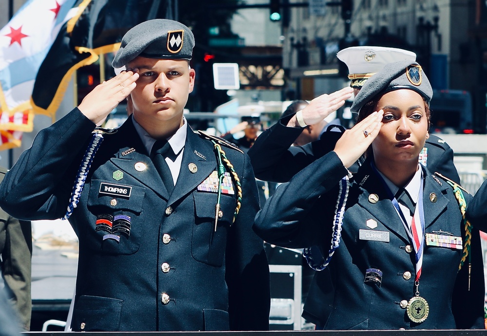 Medal of Honor Recipient, Glass Ceiling Shattering Coast Guard Admiral, and U.S. Senator Honor Fallen at Chicago Memorial Day Wreath-laying Ceremony