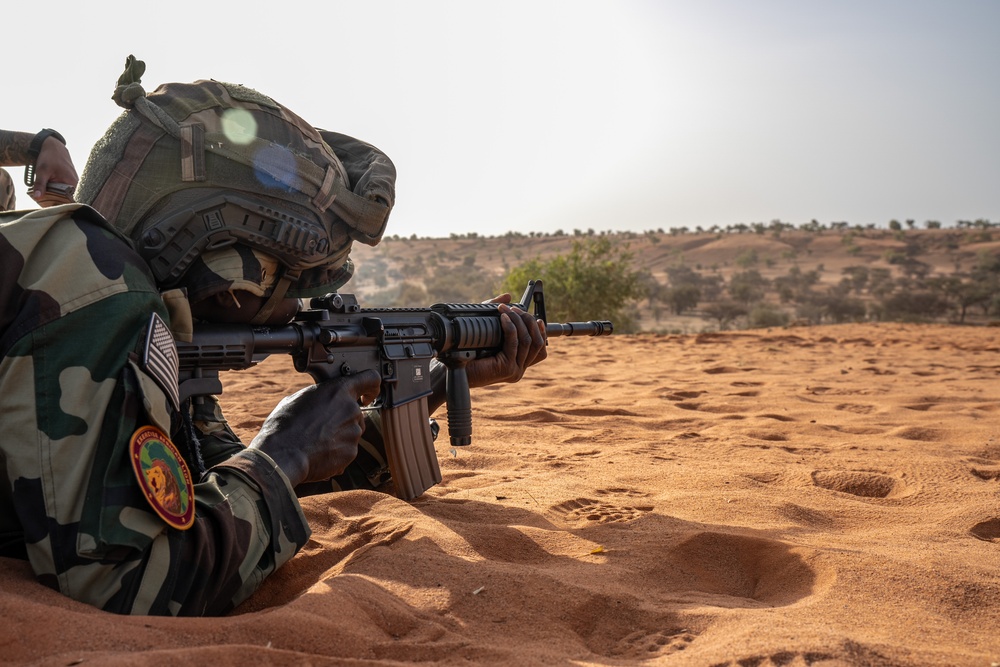 US, Netherlands train Armed Forces of Senegal on marksmanship skills