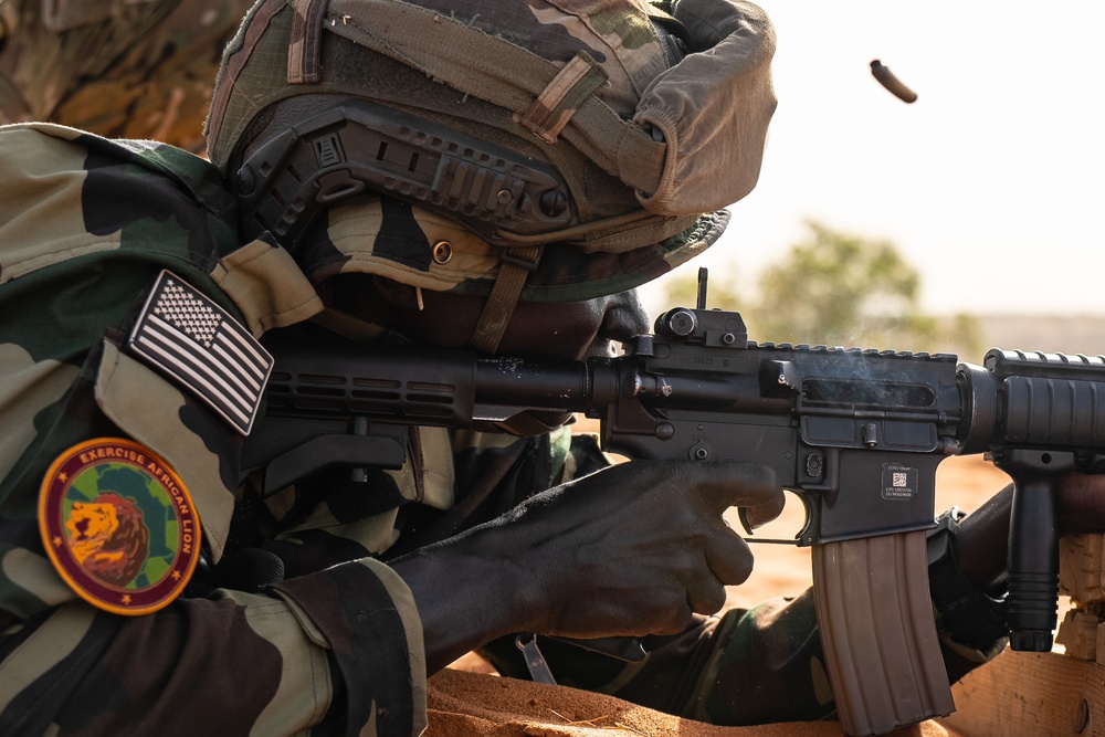 US, Netherlands train Armed Forces of Senegal on marksmanship skills