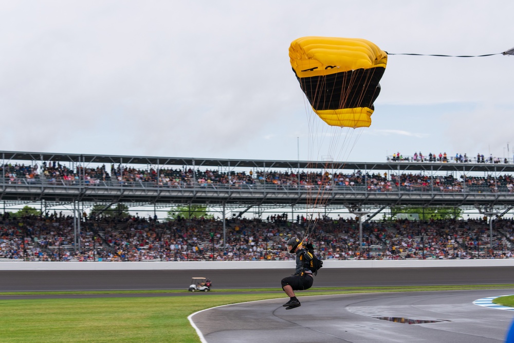 Army Golden Knights make parachute jump for 108th Indy 500