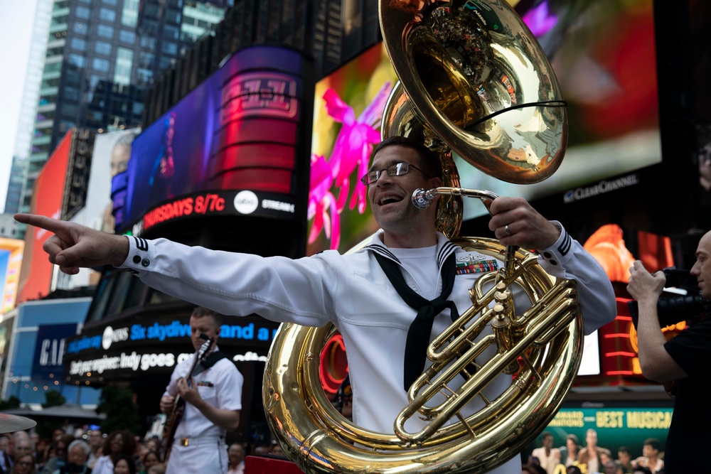 Service Members Host Concert In Times Square
