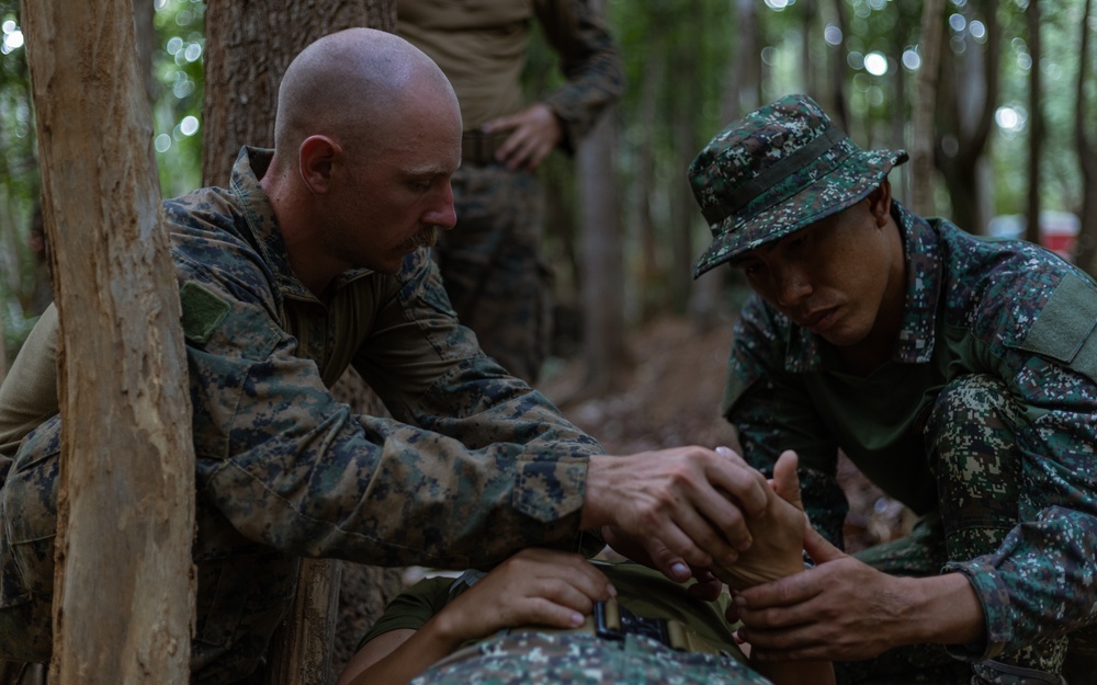 3rd LCT Scouts Train with PMC 63rd Force Recon