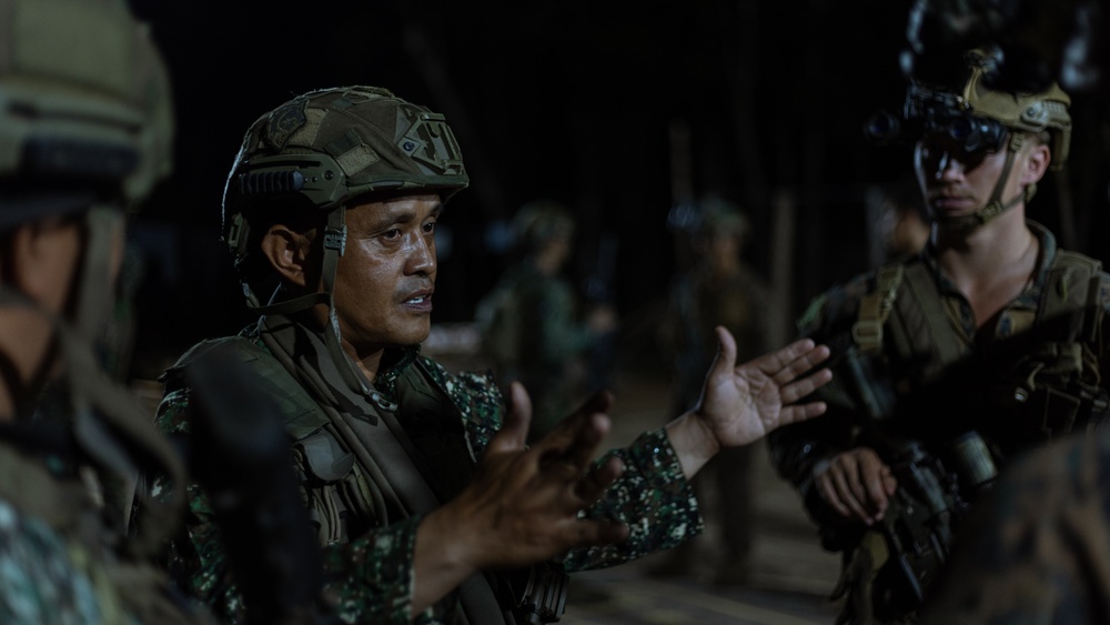 3rd LCT Scouts Train with PMC 63rd Force Recon