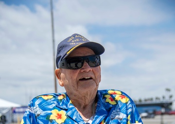 USS Carl Vinson (CVN 70) Hosts WWII Veteran durring LA Fleet Week