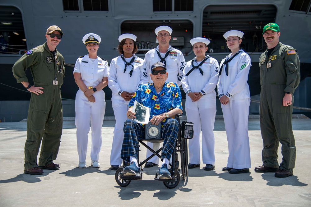 USS Carl Vinson (CVN 70) Hosts WWII Veteran durring LA Fleet Week