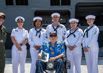 USS Carl Vinson (CVN 70) Hosts WWII Veteran durring LA Fleet Week