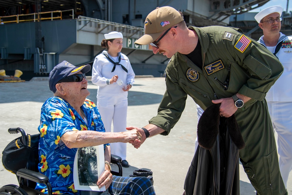 USS Carl Vinson (CVN 70) Hosts WWII Veteran durring LA Fleet Week