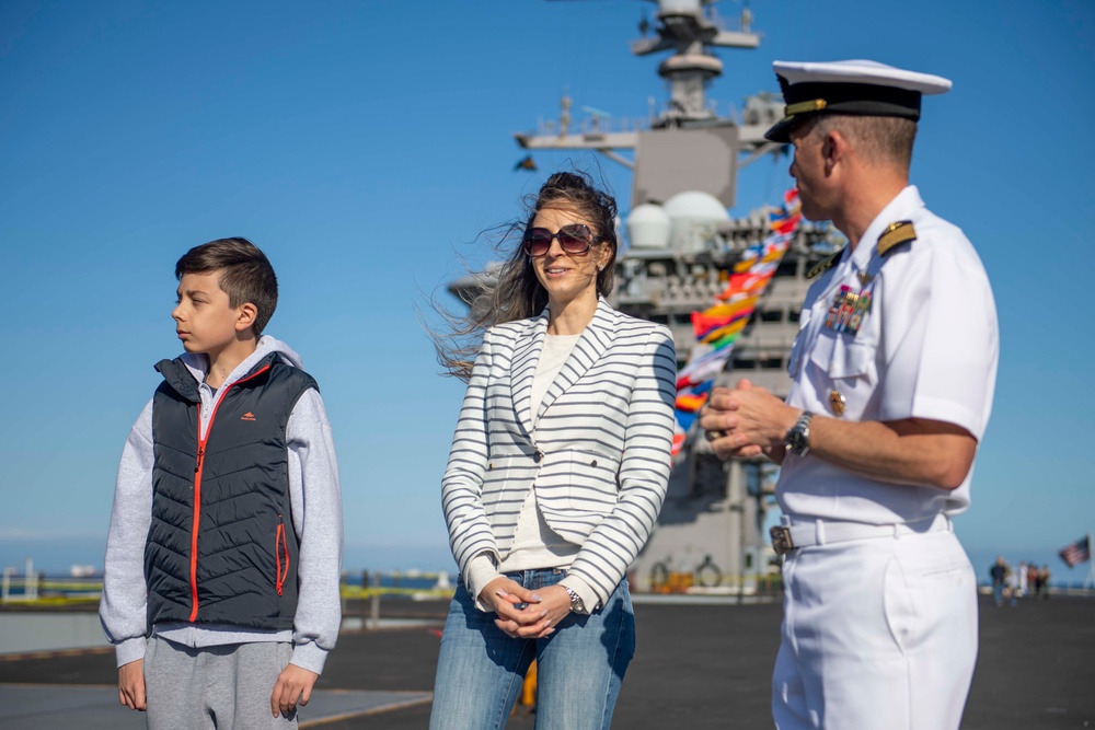 USS Carl Vinson (CVN 70) Hosts Consul General of Romania
