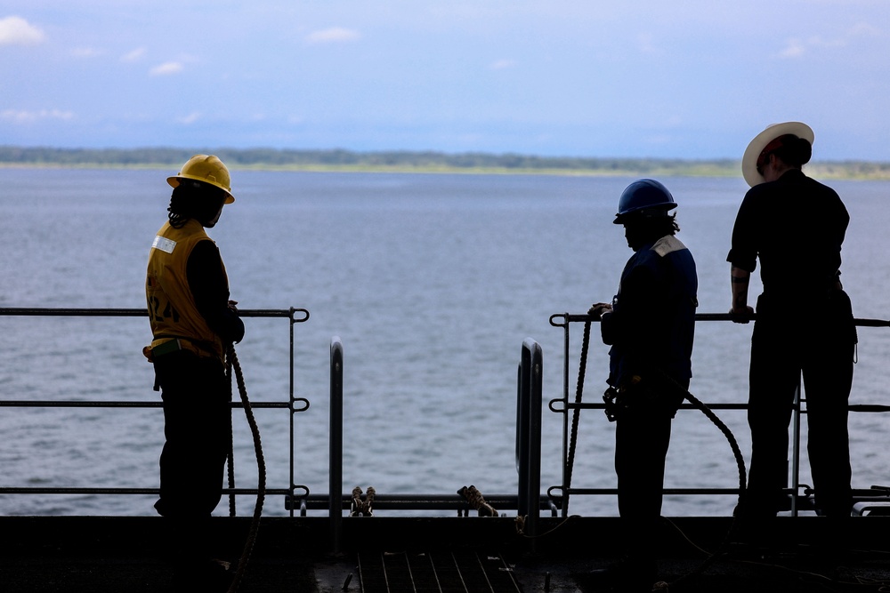 USS Hershel &quot;Woody&quot; Williams conducts sea and anchor detail