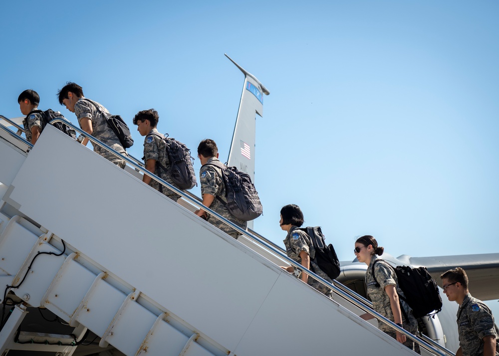 Florida Civil Air Patrol cadets witness B-52 refueling