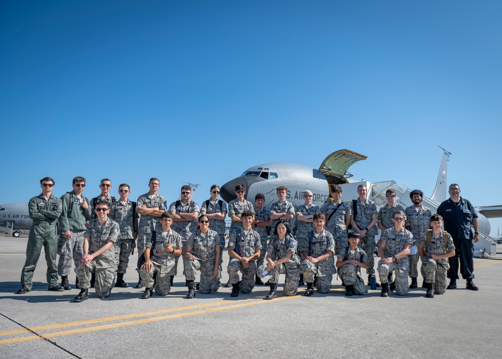 Florida Civil Air Patrol cadets witness B-52 refueling