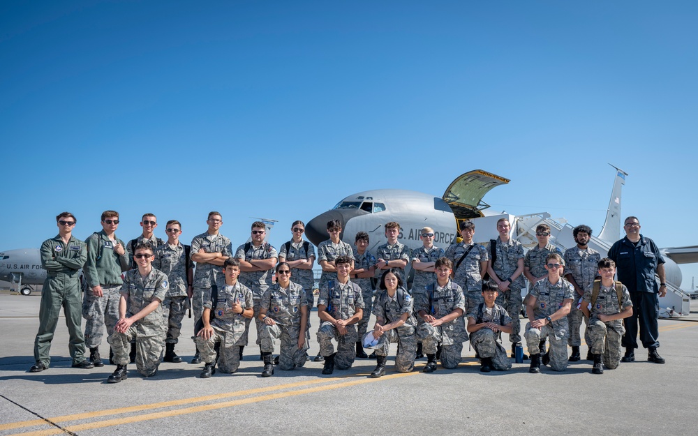 Florida Civil Air Patrol cadets witness B-52 refueling