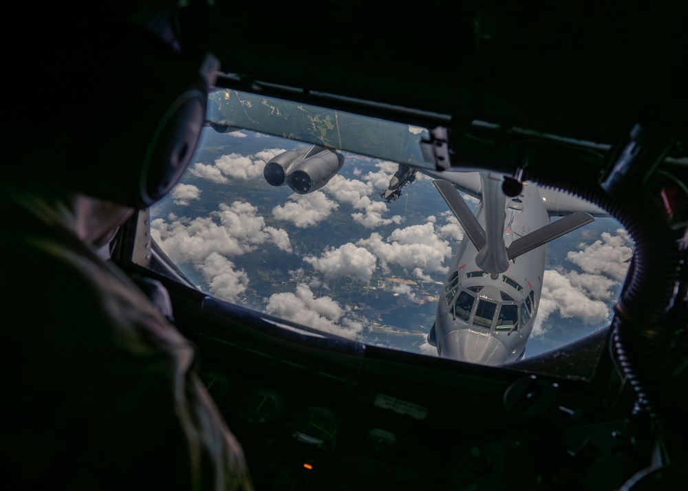 Florida Civil Air Patrol cadets witness B-52 refueling