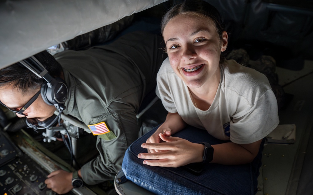 Florida Civil Air Patrol cadets witness B-52 refueling