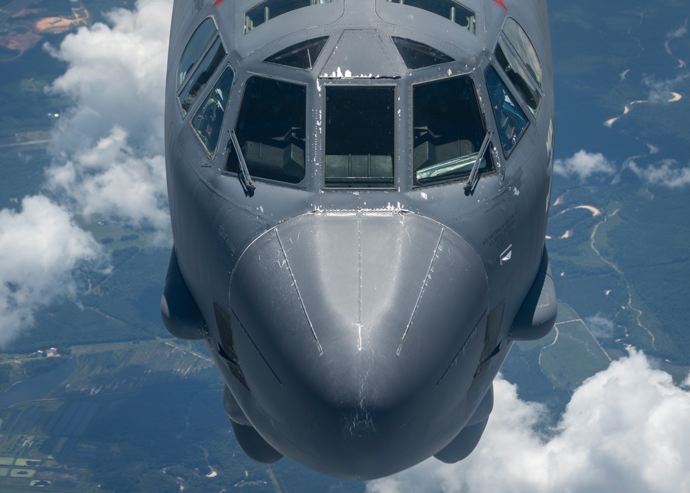 91st ARS refuels long-range bomber