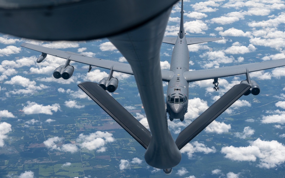 91st ARS refuels long-range bomber