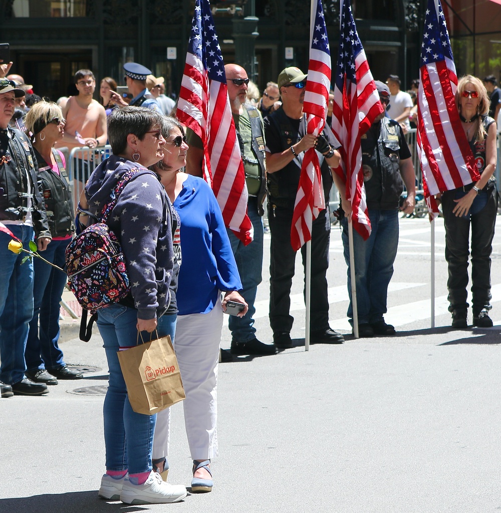 Illinois National Guard Gold Star Families Honor Their Fallen Soldiers at Chicago Memorial Day Parade
