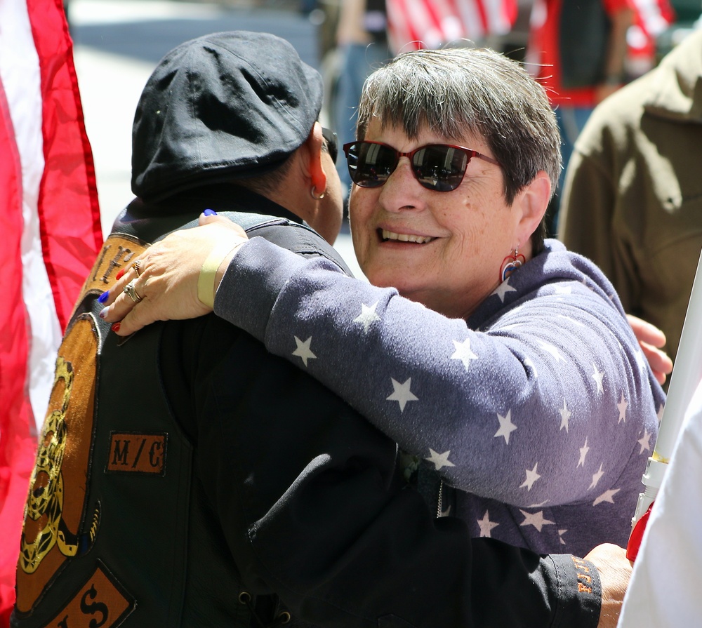 Illinois National Guard Gold Star Families Honor Their Fallen Soldiers at Chicago Memorial Day Parade