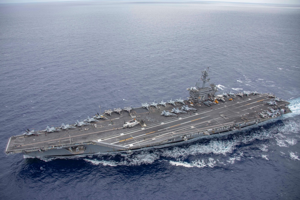 Abraham Lincoln sails through the Pacific Ocean