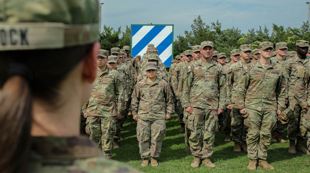 3rd Infantry Division Soldiers reunite with Families