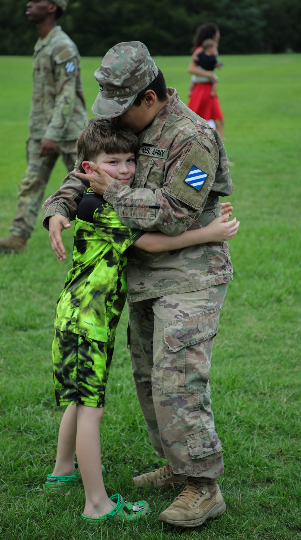 3rd Infantry Division Soldiers reunite with Families