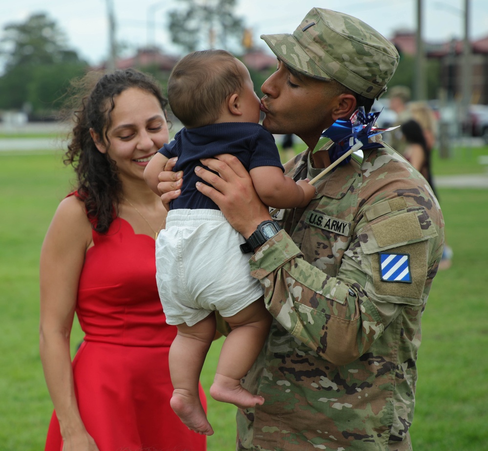 3rd Infantry Division Soldiers reunite with Families