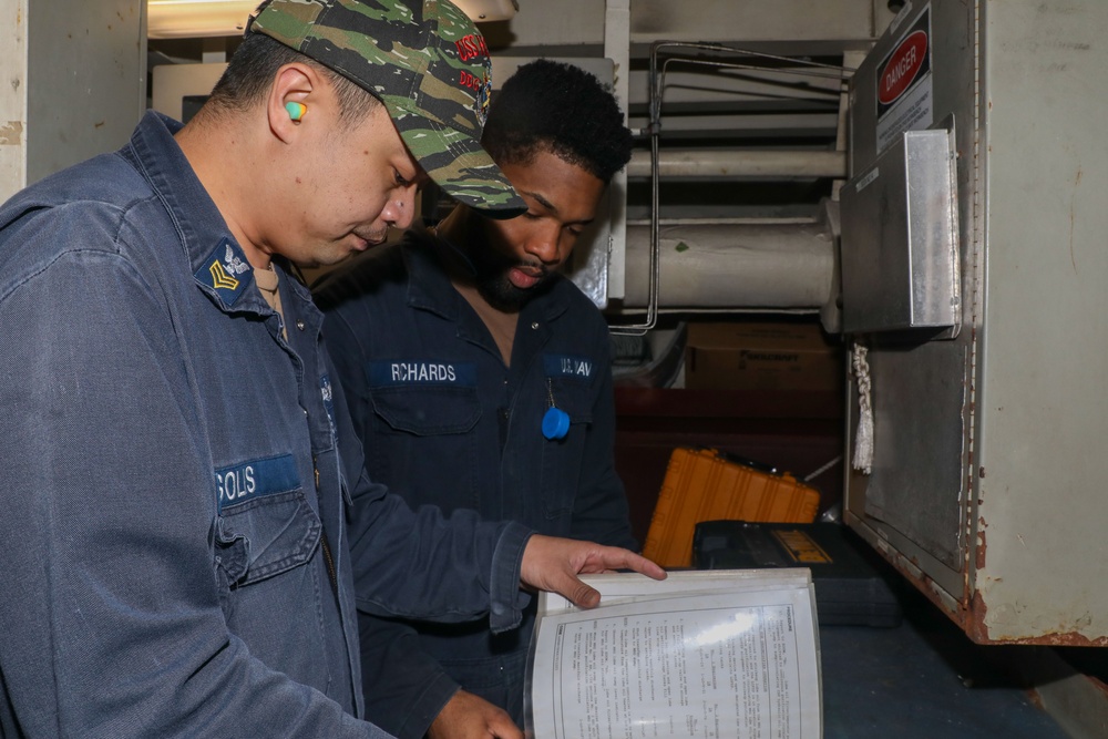 Sailors aboard the USS Howard conduct engineering training team drills in the North Pacific Ocean