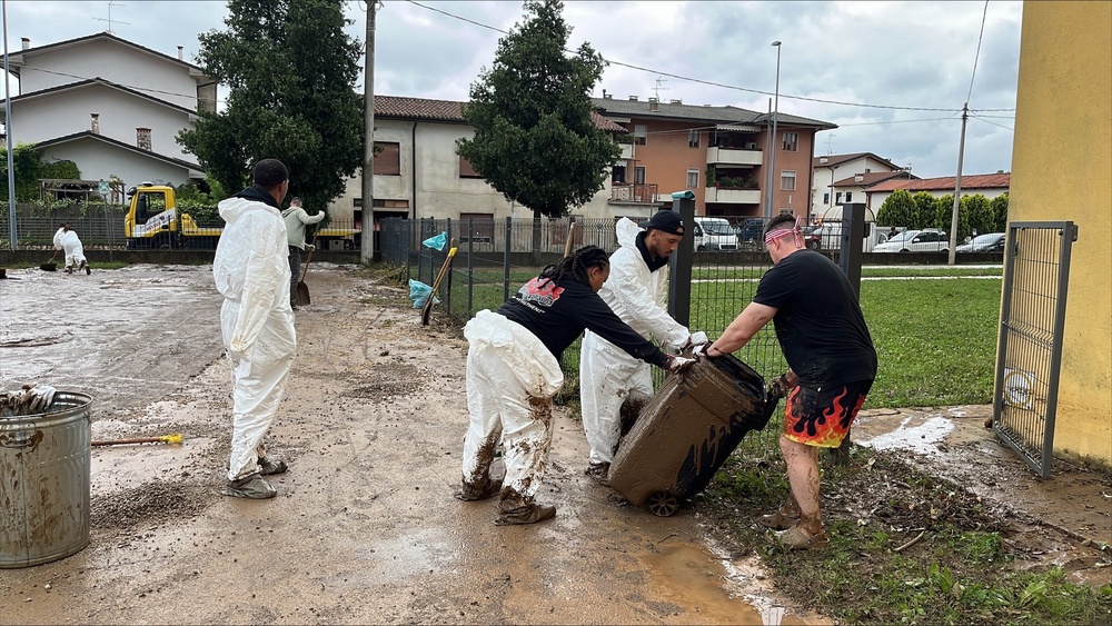 Soldiers lend a hand to Italian partners after Vicenza floods