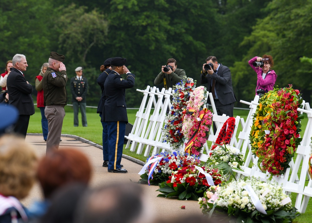 GEN Cavoli salutes the laying of Wreaths during a Memorial Day ceremony