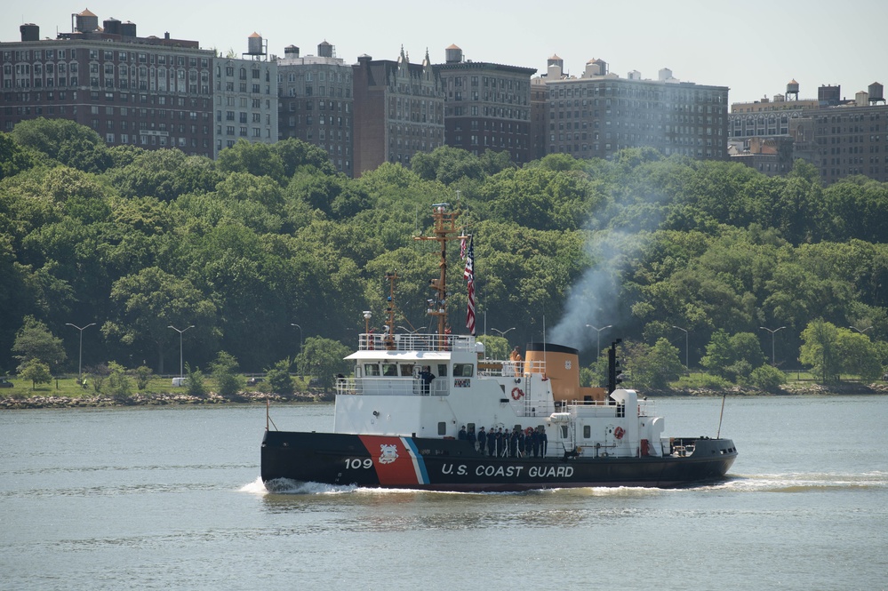 USCGC Sturgeon Bay transits through New York Harbor