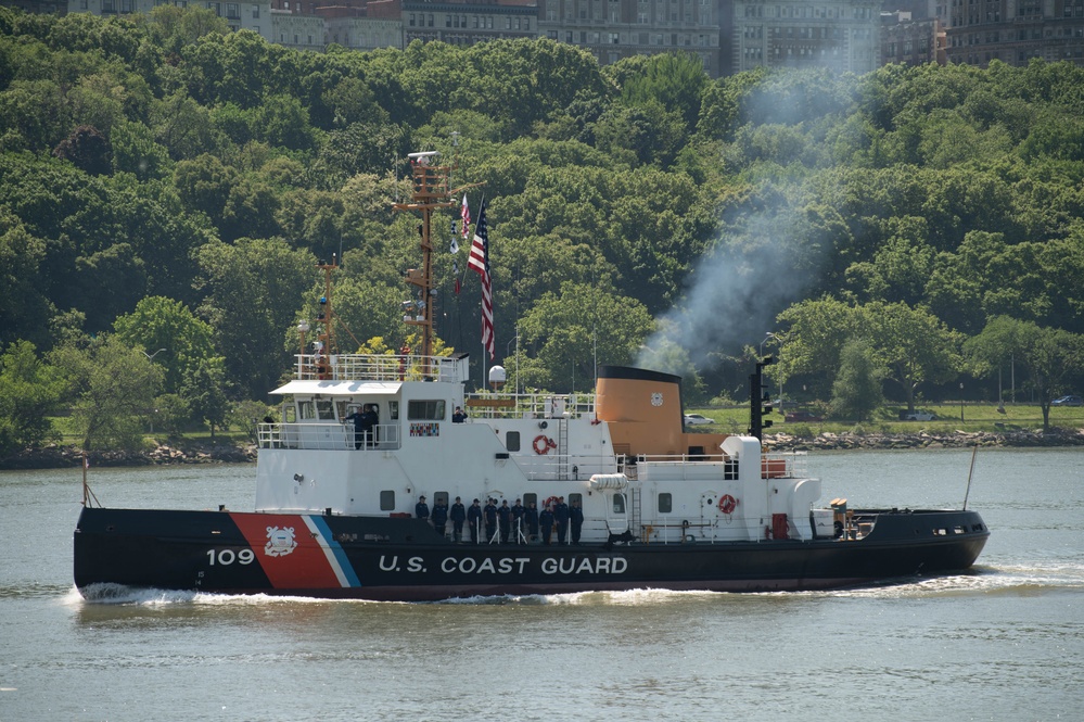 USCGC Sturgeon Bay transits through New York Harbor