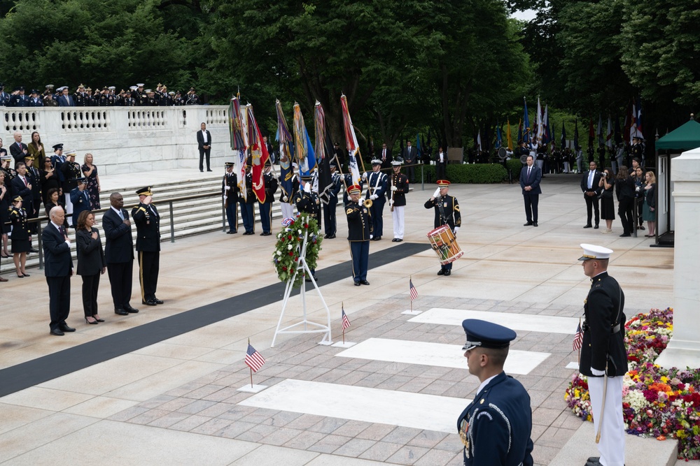 Nation's Leaders Honor Fallen Heroes