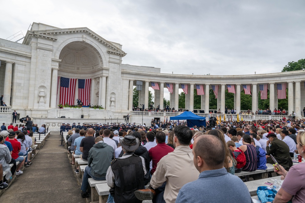 Nation's Leaders Honor Fallen Heroes