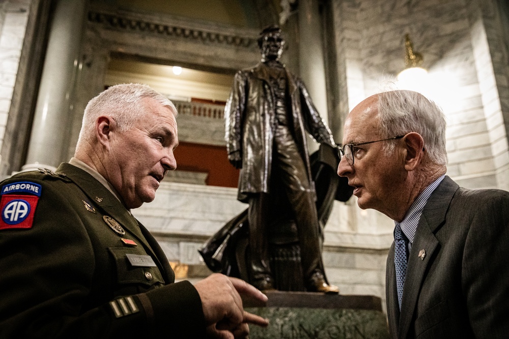 Kentucky adjutant general lays wreath at state Memorial Day service
