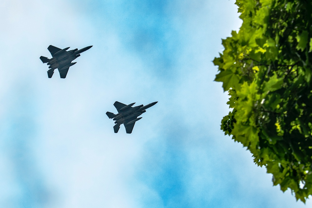 Oregon Citizen-Soldiers and Airmen take part in Memorial Day ceremonies around the state