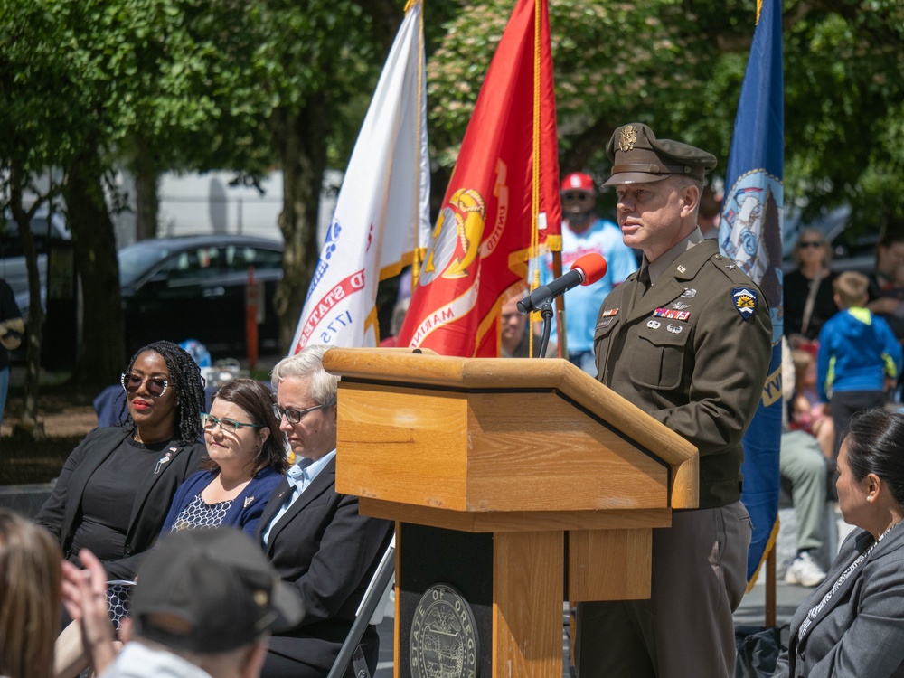 Oregon Citizen-Soldiers and Airmen take part in Memorial Day ceremonies around the state