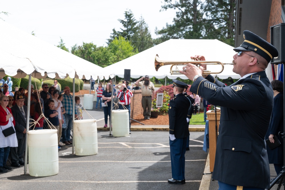 Oregon Citizen-Soldiers and Airmen take part in Memorial Day ceremonies around the state