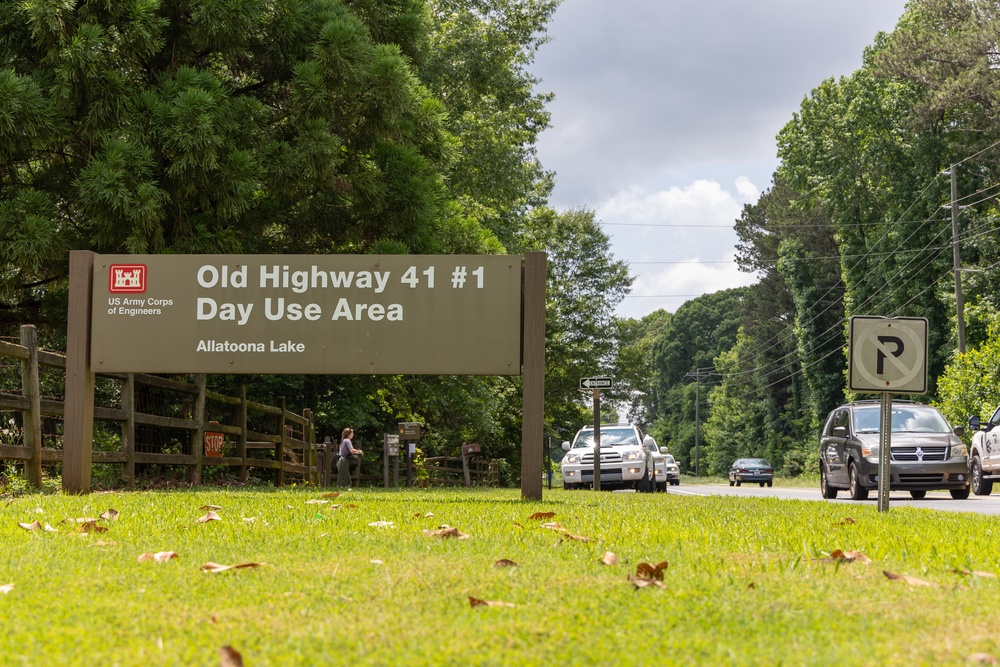 Visitors Arriving at Old Highway 41 Day Use Area for Memorial Day