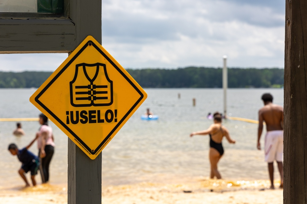 Spanish Water Safety Sign at Allatoona Lake