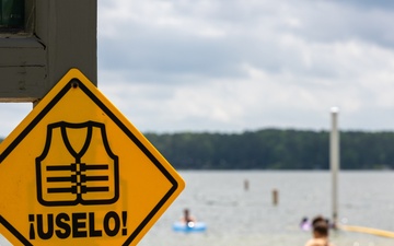 Spanish Water Safety Sign at Allatoona Lake