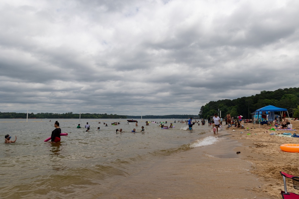 Beachgoers at Galt's Ferry Day Use Area on Memorial Day