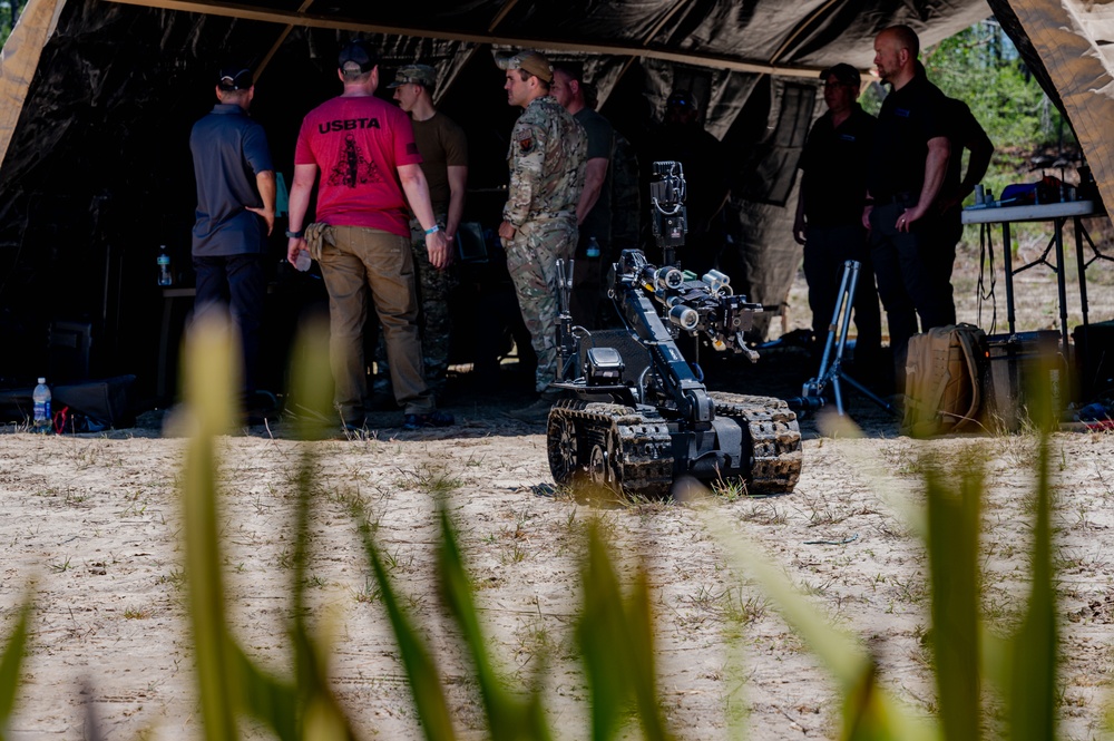 EOD Air Commandos participate in tech expo