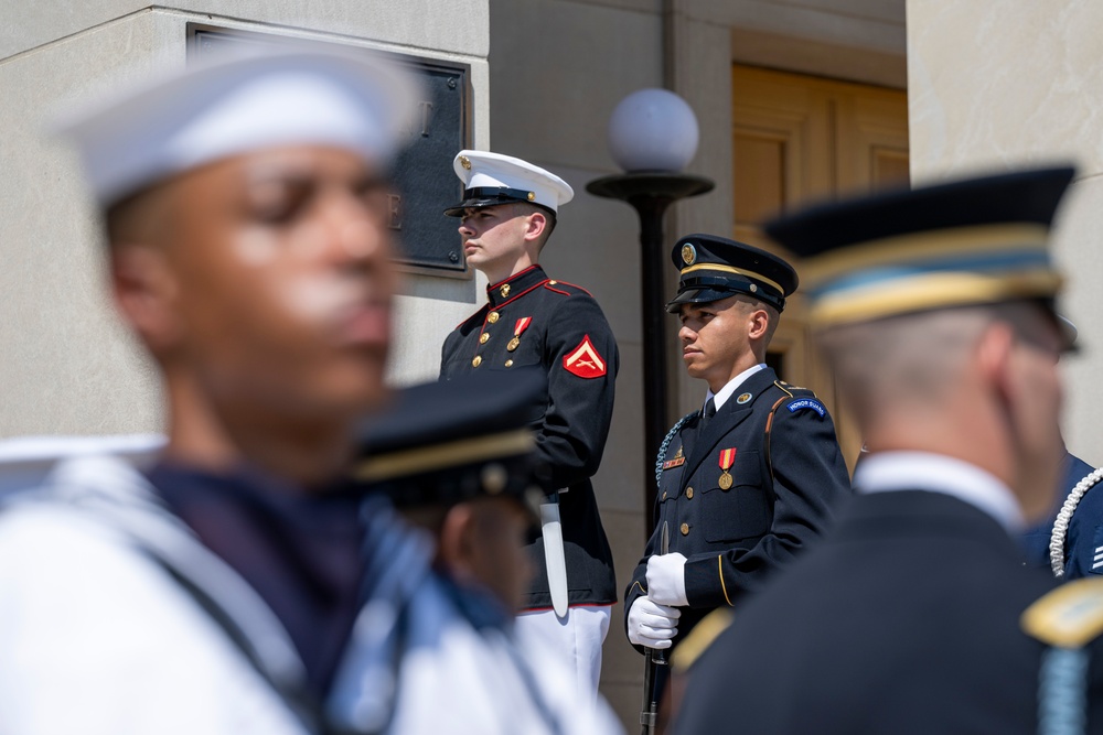 SD Hosts Angolan Minister of Defense at the Pentagon