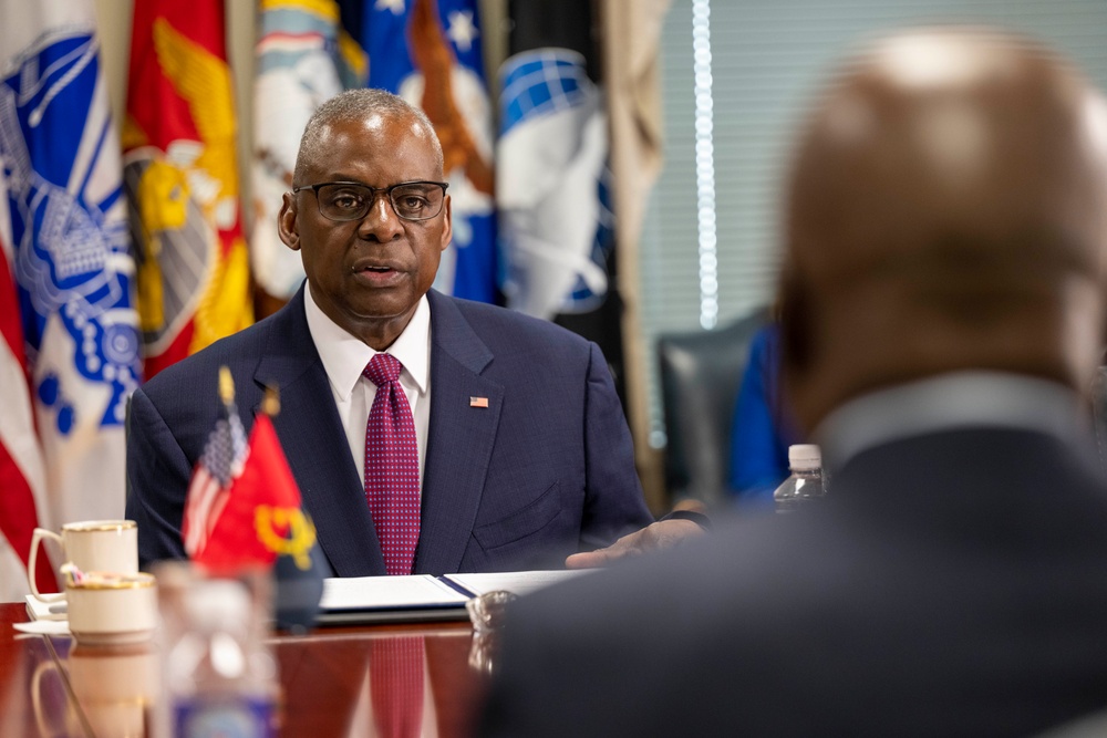 SD Hosts Angolan Minister of Defense at the Pentagon