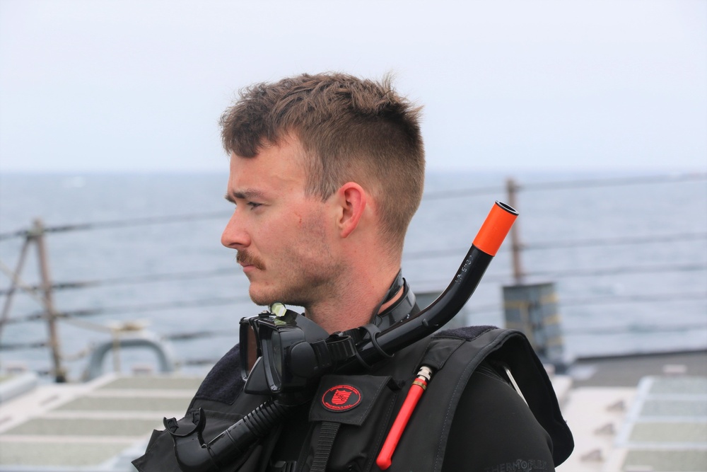 USS O'Kane conducts a man overboard drill